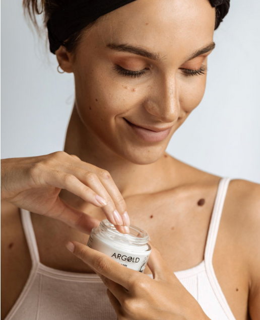 Peaux sèches : nutrition intense contre tiraillements et desquamation hivernale ❄️✨